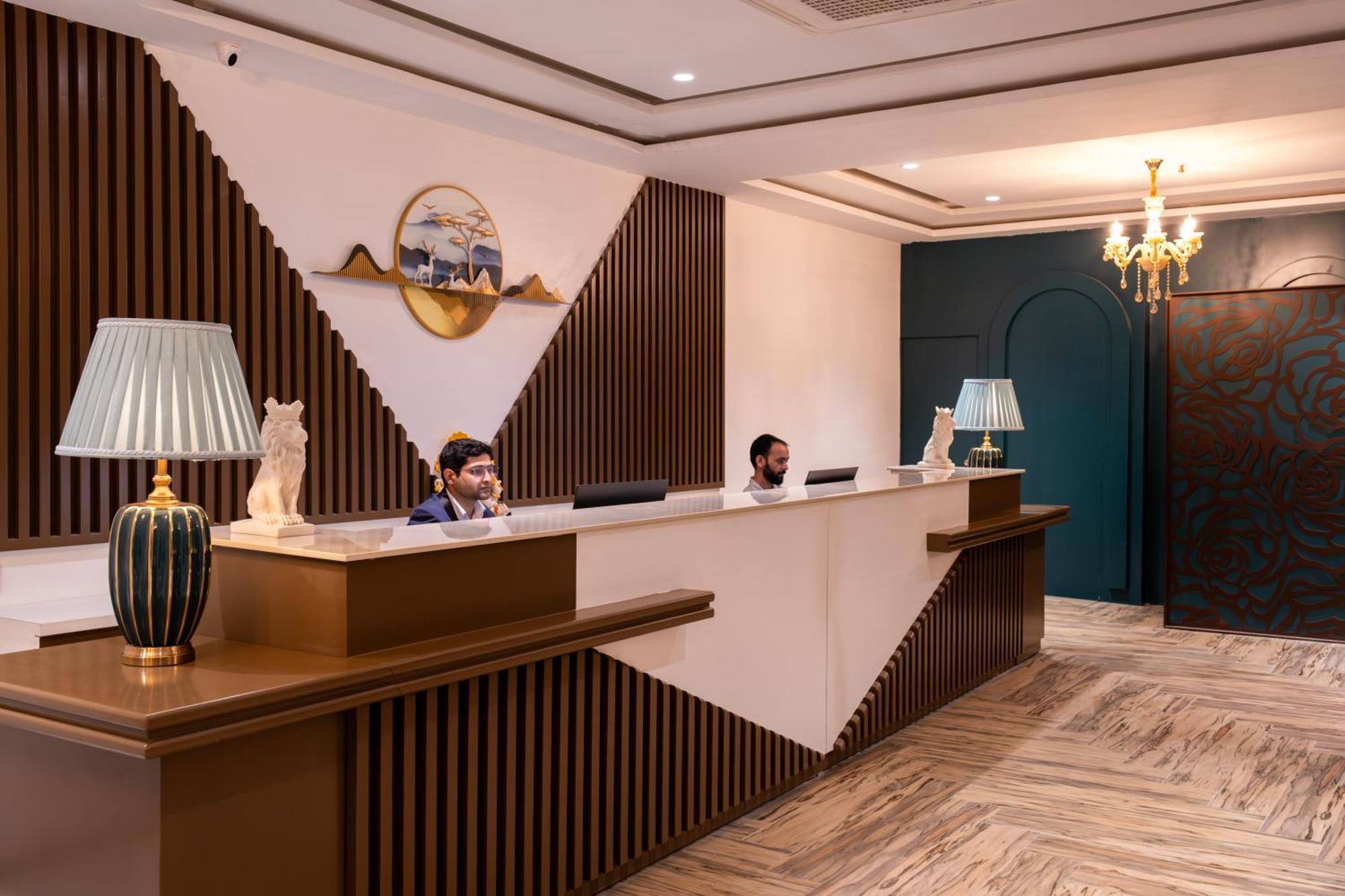 Alpine Hotel And Villas 다람샬라 외부 사진