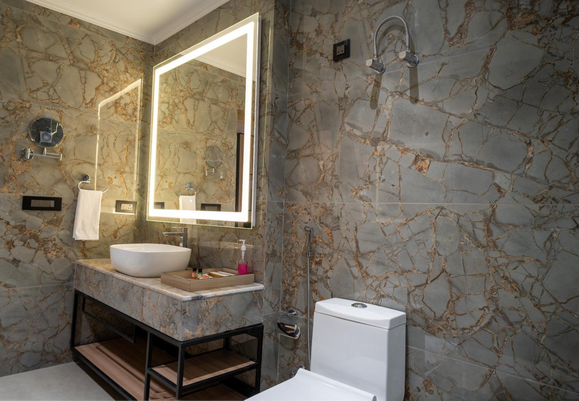 Alpine Hotel And Villas 다람샬라 외부 사진