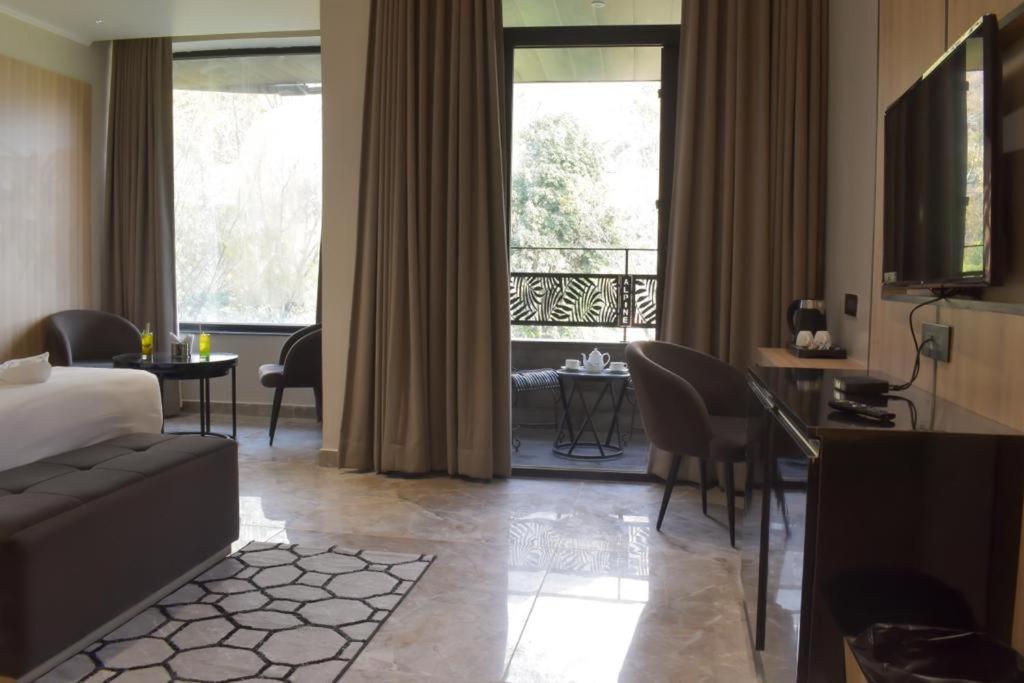 Alpine Hotel And Villas 다람샬라 외부 사진